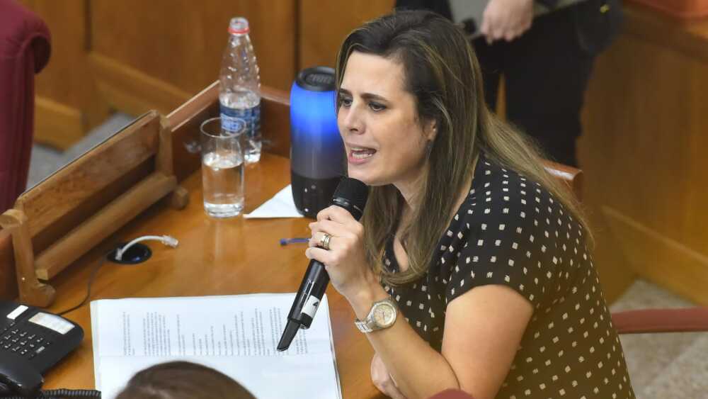 Bancada opositora pide sesión extra para revertir expulsión de Kattya González Bancada opositora pide sesión extra para revertir expulsión de Kattya González