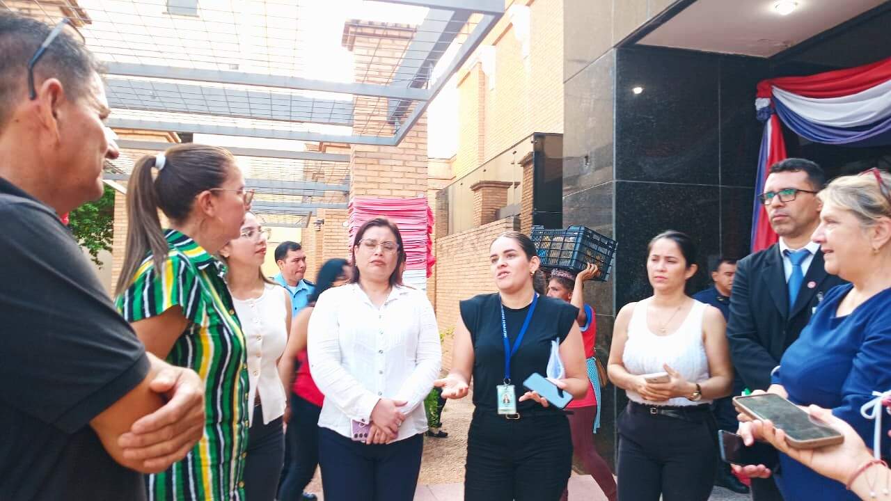 Ante el calor extremo que afecta a funcionarios del Palacio de Justicia, una jueza fue internada en Paraguarí