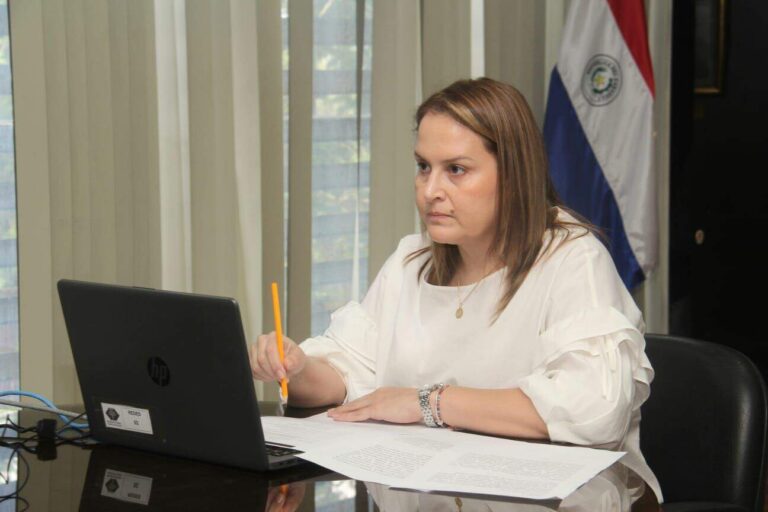 Video: Celeste Amarilla insta a fiscala Sánchez a denunciar amenazas de senador Video: Celeste Amarilla insta a fiscala Sánchez a denunciar amenazas de senador