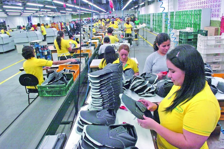 Este año se instalaron industrias por US$ 100 millones en Paraguay, afirma titular del MIC Este año se instalaron industrias por US$ 100 millones en Paraguay, afirma titular del MIC