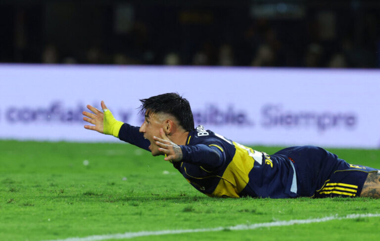 Goleada de Boca Juniors en combativa exhibición de Adam Bareiro