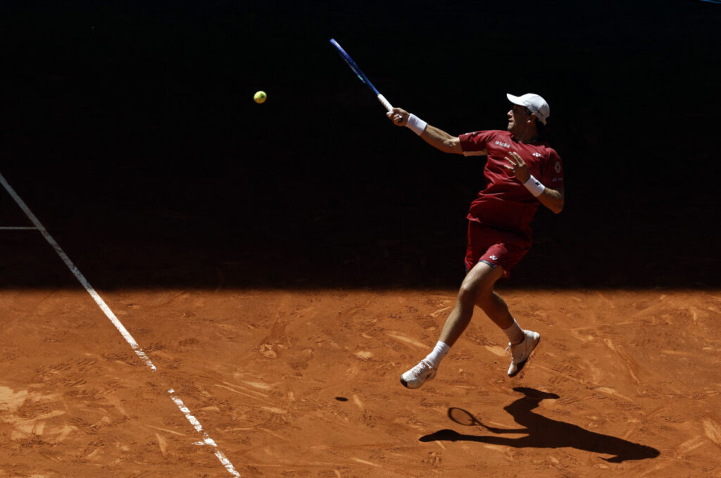 Ruud gana duro pulso ante Tsitsipas y pasa a cuartos en Madrid Ruud gana duro pulso ante Tsitsipas y pasa a cuartos en Madrid