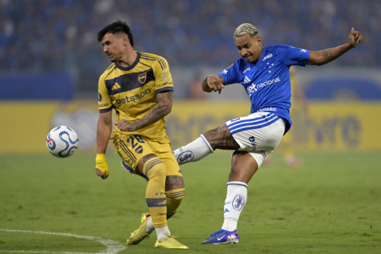 Luego de ver la roja ante Cruzeiro, el DT de Boca tomó una decisión con Bareiro Luego de ver la roja ante Cruzeiro, el DT de Boca tomó una decisión con Bareiro