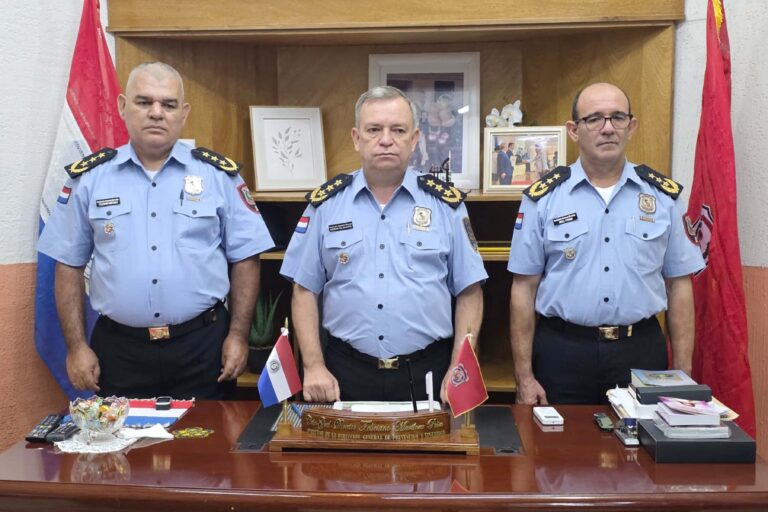 Comandante César Silguero completó su nueva cúpula policial Comandante César Silguero completó su nueva cúpula policial