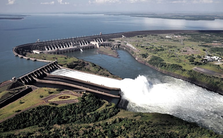 Itaipú: propuesta al Gobierno plantea sextuplicar compensación y crear un holding con Brasil y Argentina