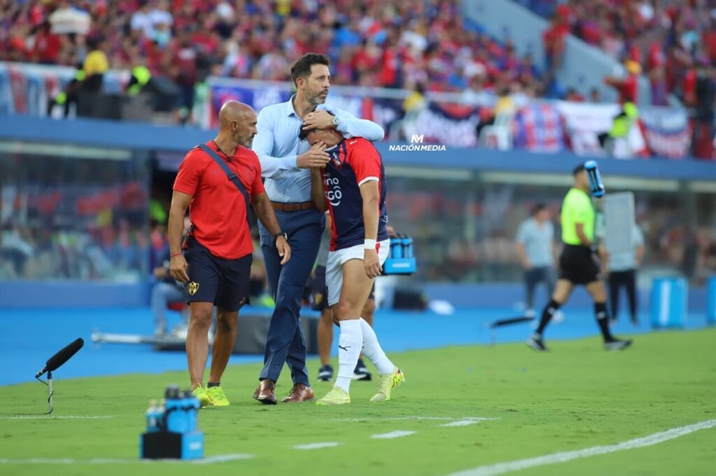 Asegura que Blas Riveros "tenía el alta médica" para jugar el Superclásico Asegura que Blas Riveros "tenía el alta médica" para jugar el Superclásico