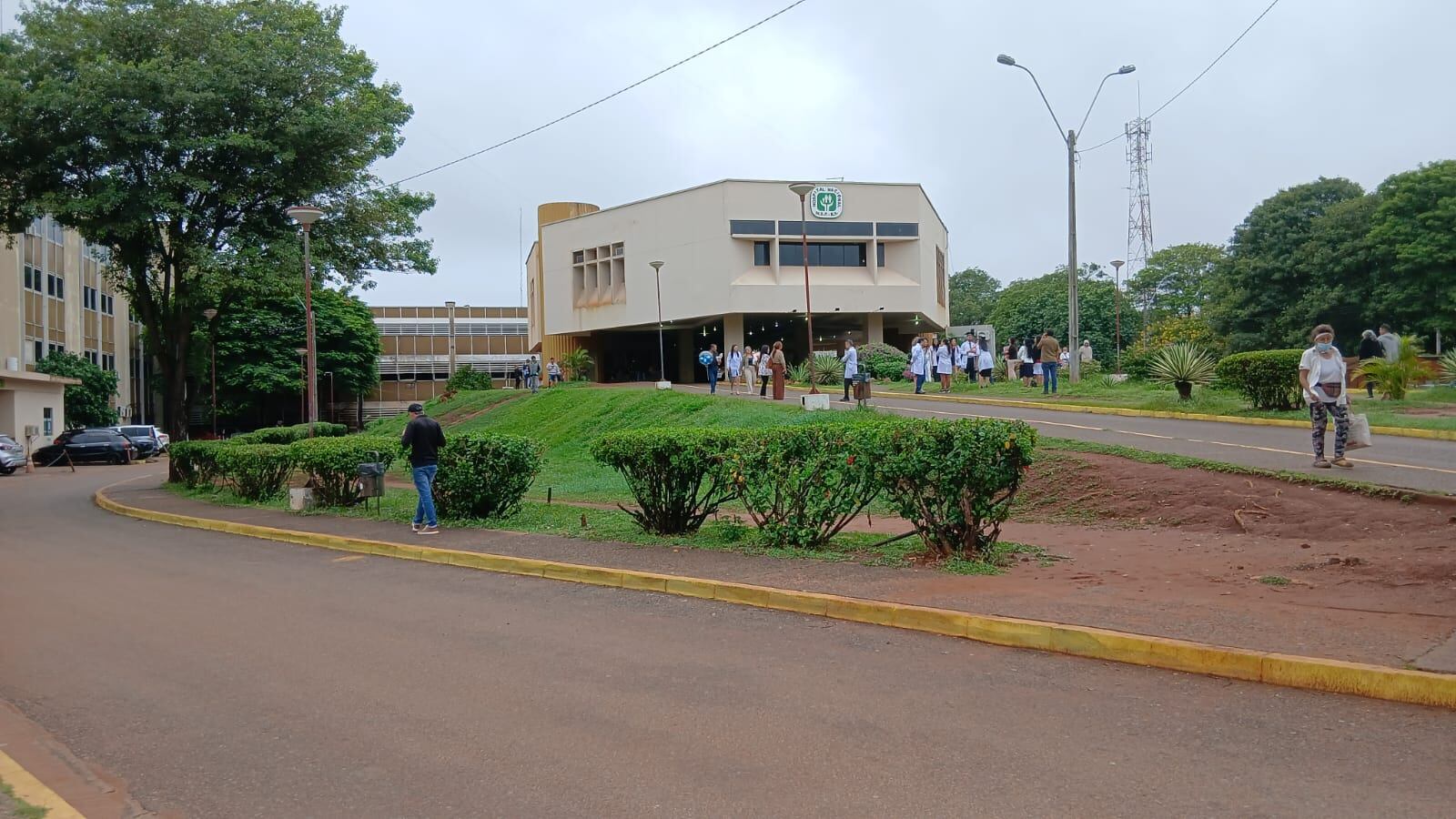 Hospital Nacional de Itauguá registró más de 28.000 consultas y 1.000 cirugías en abril