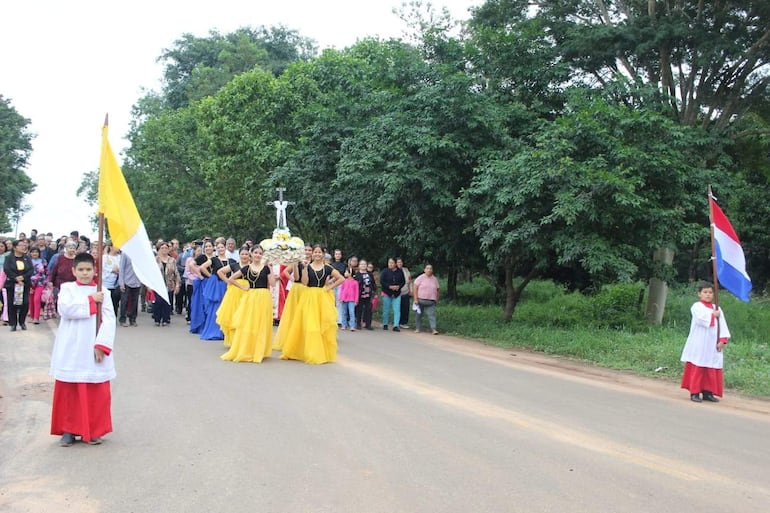 Puerto Antequera celebra 134 años entre fe, tradición y competencia de peque-peque
