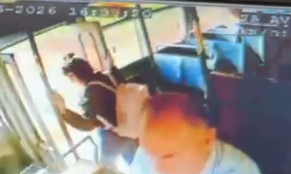 Pasajera convulsionó y cayó de un micro Pasajera convulsionó y cayó de un micro