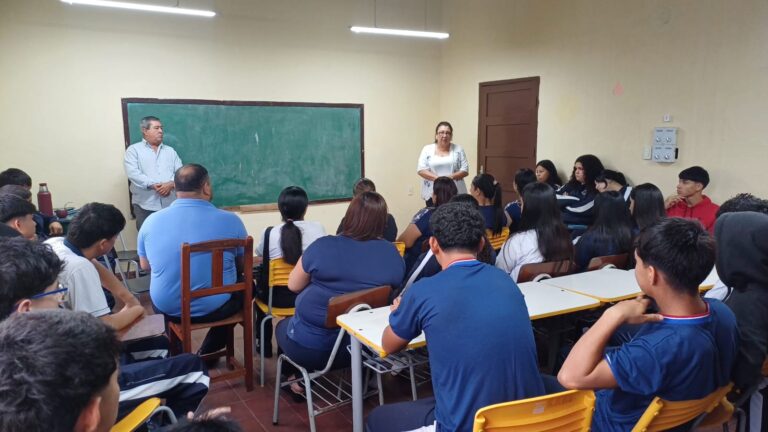 Docente defiende “conversatorio” sobre reforma de la caja fiscal en horario de clases