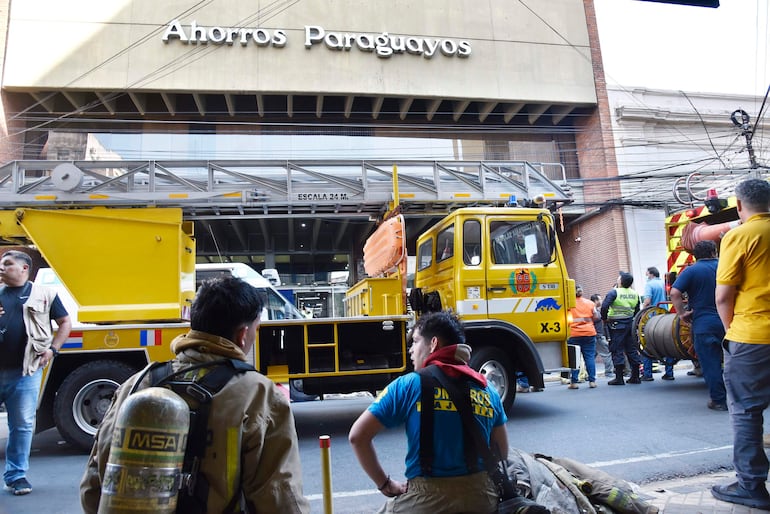 Revelan la posible causa del incendio en el edificio de Ahorros Paraguayos Revelan la posible causa del incendio en el edificio de Ahorros Paraguayos