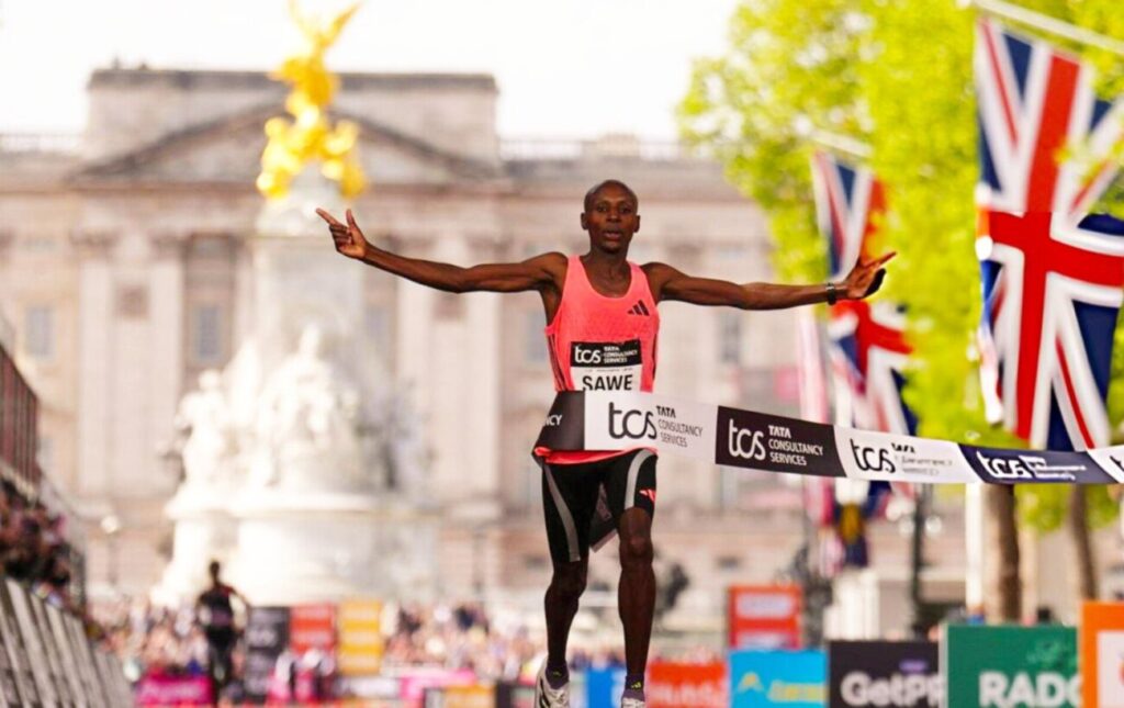 Sabastian Sawe, primer hombre que corre el maratón en menos de dos horas