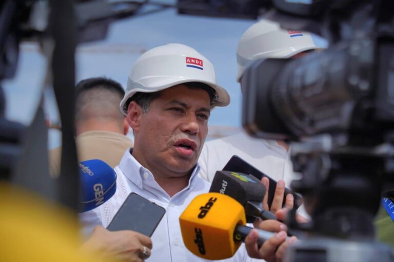 ANDE envía a Contrataciones pliego de bases para la primera gran licitación solar: 140 MW