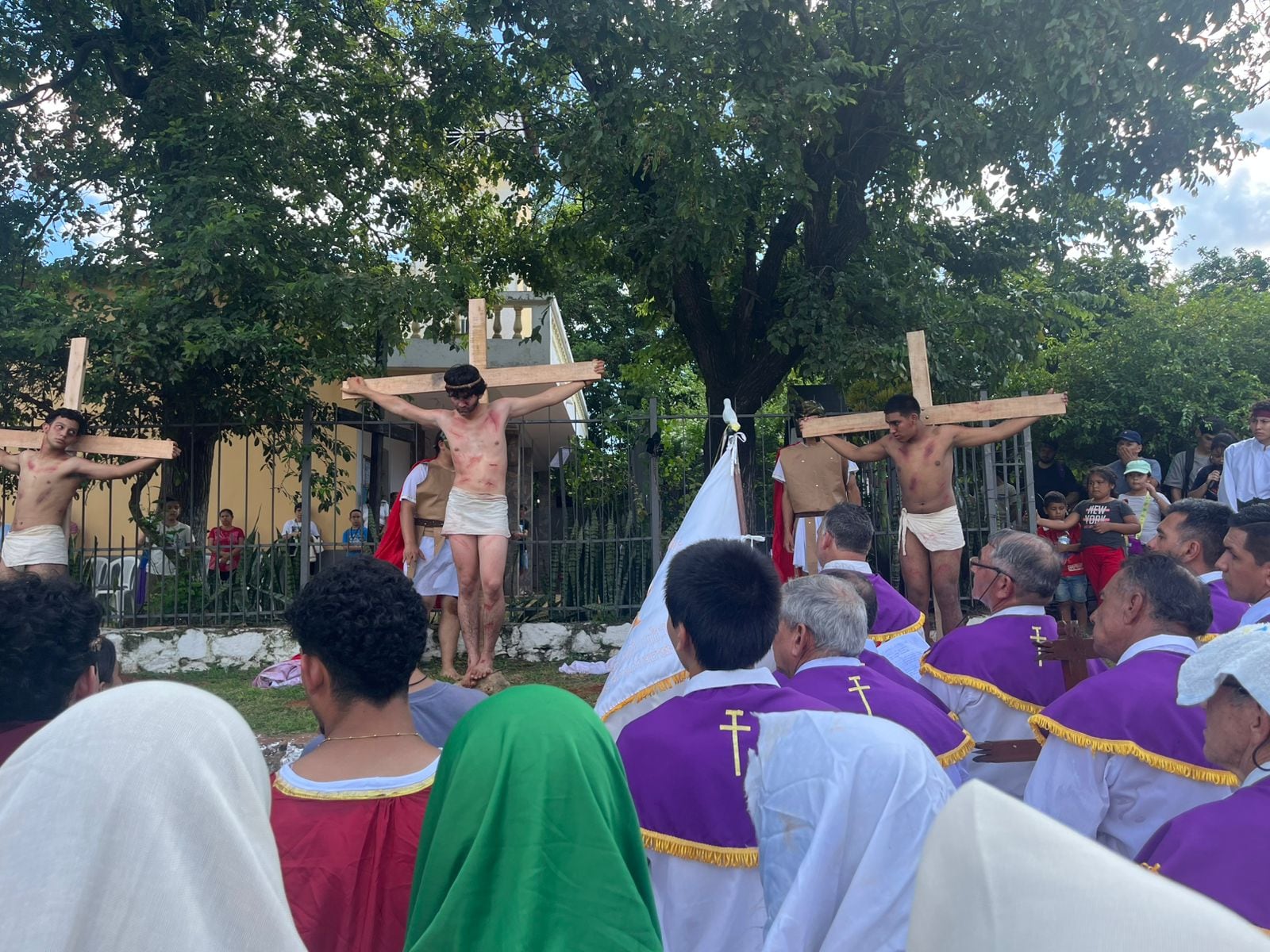 Ñemby: Jóvenes y estacioneros en un conmovedor  Vía Crucis viviente