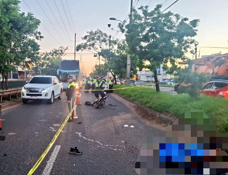 Motociclista muere en Madame Lynch: Policía sospecha que fue arrollado por un conductor que huyó Motociclista muere en Madame Lynch: Policía sospecha que fue arrollado por un conductor que huyó