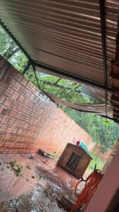Yvyramata ho’a sobre una casa y piden socorro a la Muni