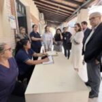 Oúma visita extranjera para conocer el registro electrónico de vacunación 