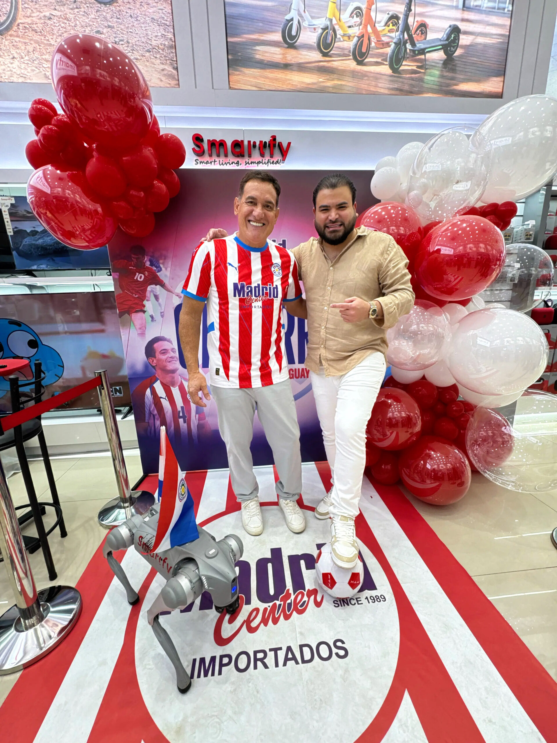 El histórico Carlos Gamarra recibió el cariño de la afición esteña El histórico Carlos Gamarra recibió el cariño de la afición esteña