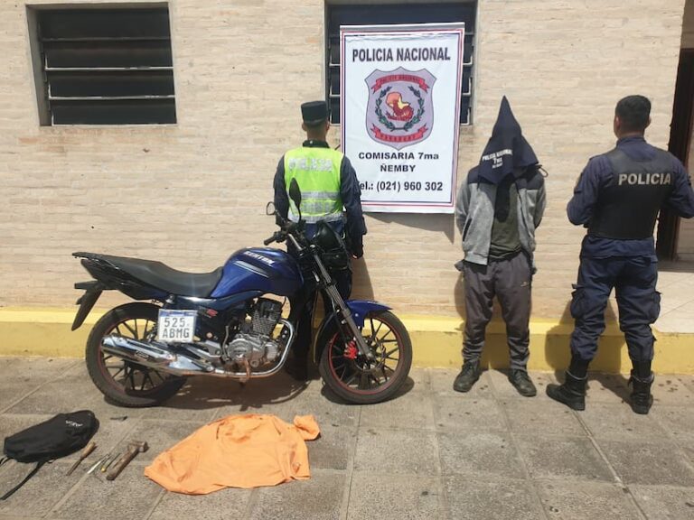 Cae joven con cuatro antecedentes tras hurto de motocicleta en Ñemby Cae joven con cuatro antecedentes tras hurto de motocicleta en Ñemby