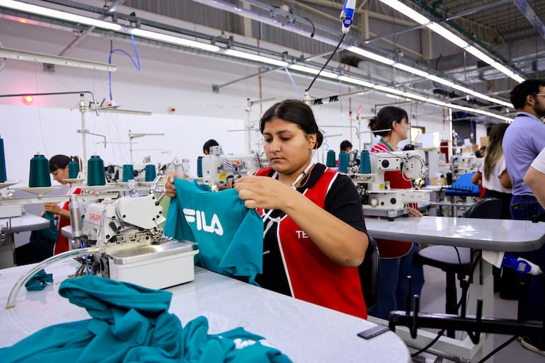Paraguay puede convertirse en polo regional de confecciones, según empresa que produce para Nike,  Adidas, Fila