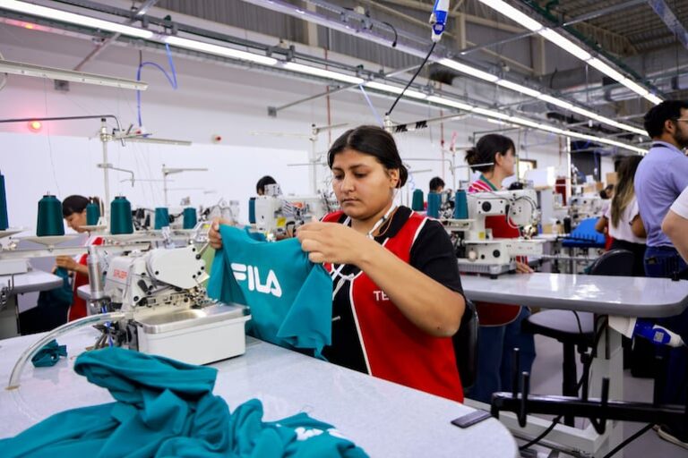 Paraguay puede convertirse en polo regional de confecciones, según empresa que produce para Nike, Adidas y Fila