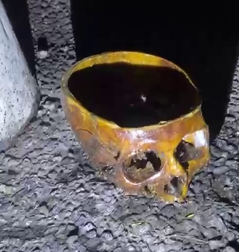 Video: hallan supuesto cráneo humano en plena vía pública en Asunción Video: hallan supuesto cráneo humano en plena vía pública en Asunción