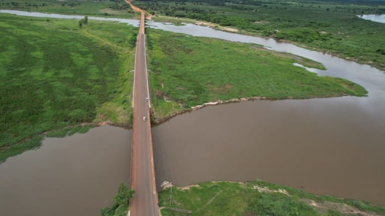 Puente sobre el Jejuí sigue en riesgo y lamentan desinterés de las autoridades Puente sobre el Jejuí sigue en riesgo y lamentan desinterés de las autoridades