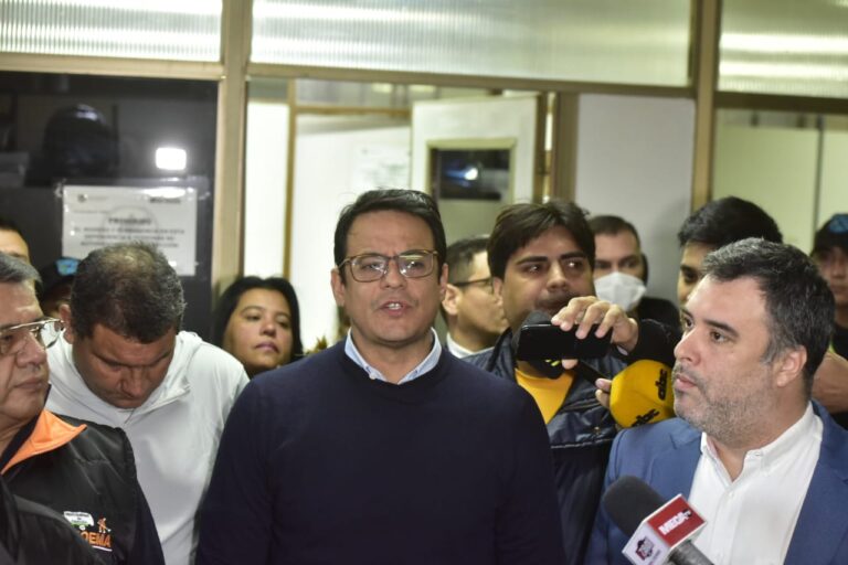 Peña premia con un “zoquete” a Nelson Mora, exasesor de Nenecho