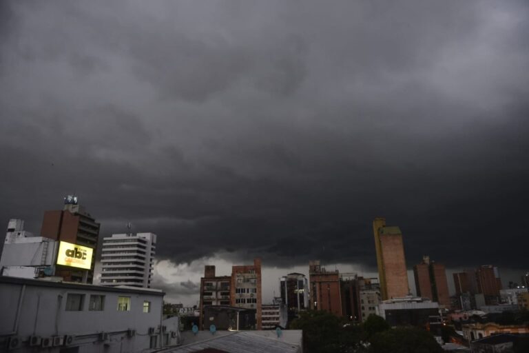 Meteorología: lluvias y tormentas golpean Paraguay este miércoles