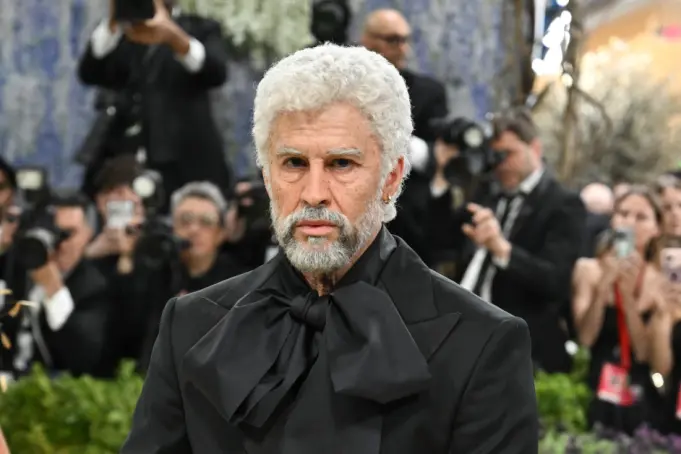 ¡Bad Bunny envejeció 53 años para la Met Gala!