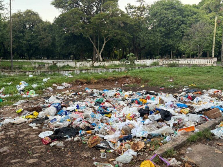 Parque Caballero, abandonado y convertido en foco de inseguridad en Asunción