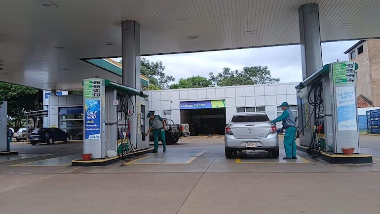 Combustible en la frontera entre Paraguay y Brasil: dinámica de precios favorece a PJC pese a reciente aumento en nuestro país Combustible en la frontera entre Paraguay y Brasil: dinámica de precios favorece a PJC pese a reciente aumento en nuestro país