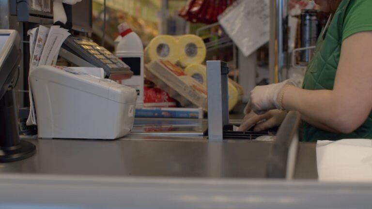 Informalidad laboral ronda el 60% en Paraguay, aunque viene en descenso, advierte la OIT Informalidad laboral ronda el 60% en Paraguay, aunque viene en descenso, advierte la OIT