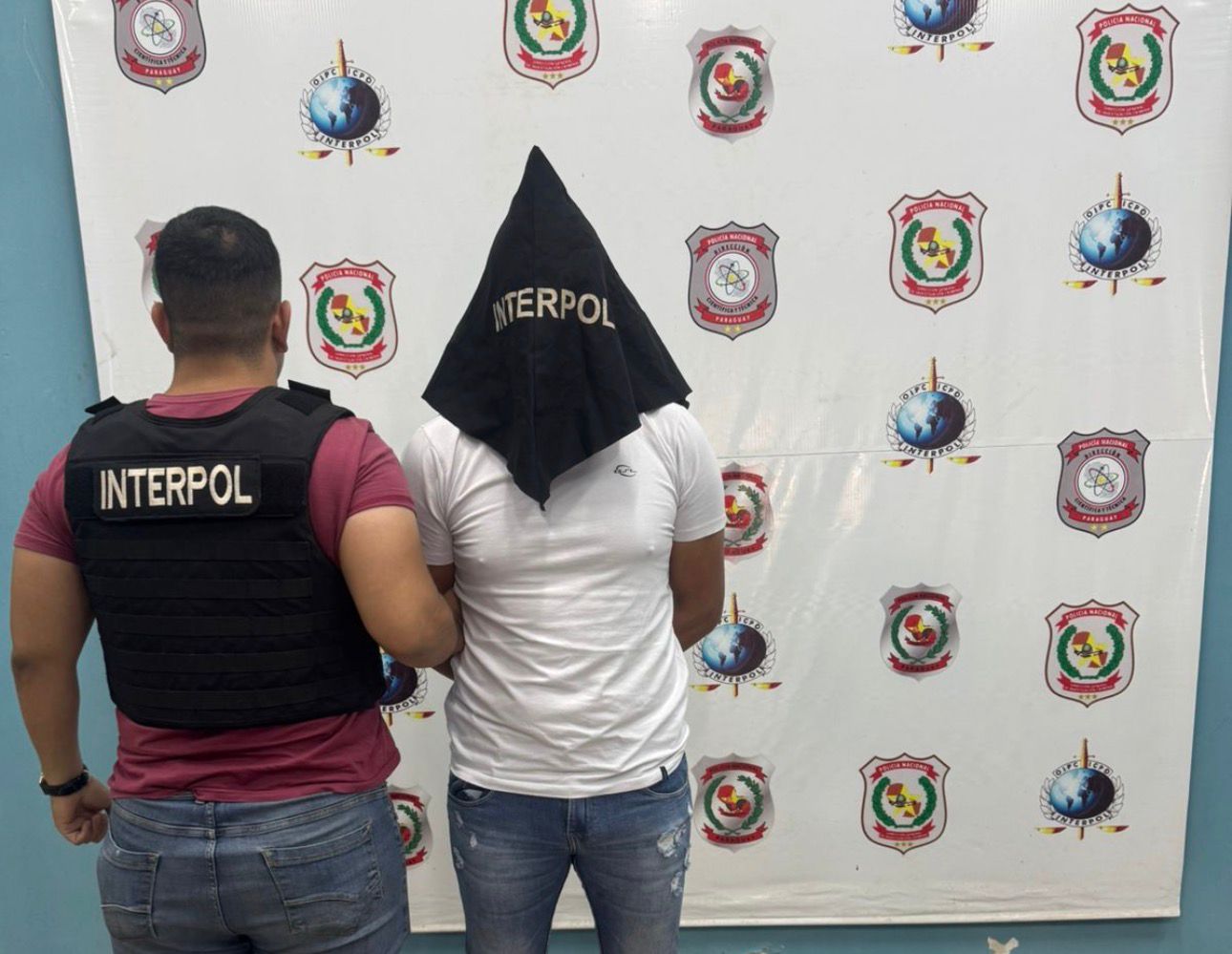 INTERPOL DETIENE EN ENCARNACIÓN A HOMBRE CON ORDEN DE CAPTURA NACIONAL E INTERNACIONAL INTERPOL DETIENE EN ENCARNACIÓN A HOMBRE CON ORDEN DE CAPTURA NACIONAL E INTERNACIONAL