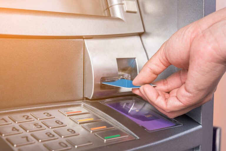 MEF inicia pago de salarios a funcionarios públicos