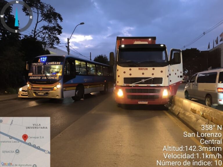 Caos vehicular en San Lorenzo por camión averiado