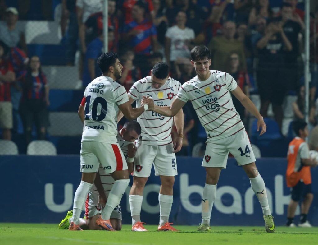 Cerro Porteño arranca una nueva ilusión copera debutando en Perú