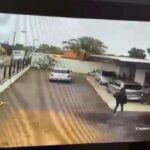 Roban en violento jejopy 2 vehículos de una playa