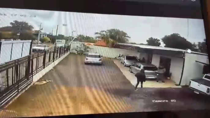 Roban en violento jejopy 2 vehículos de una playa
