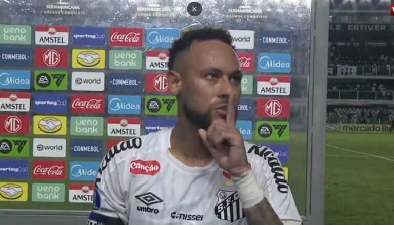 Neymar encara a los hinchas del Santos tras empatar con el alternativo Recoleta Neymar encara a los hinchas del Santos tras empatar con el alternativo Recoleta