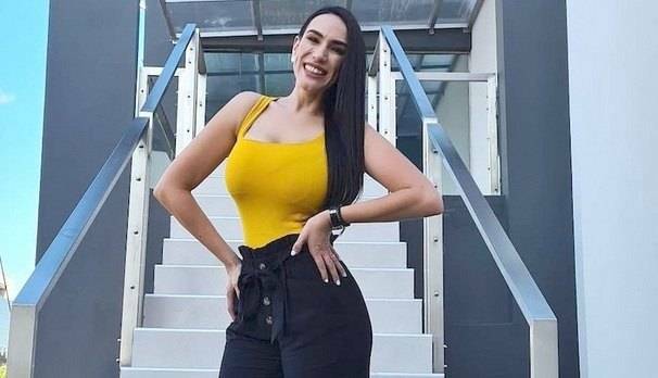 (VIDEO) ¡Silvia Flores pecheó al menos empanada por aguantar sarambí de construcciones!