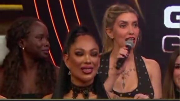 (VIDEO) ¡Carmiña en espera del repechaje posó con su “ami” Mavinga!